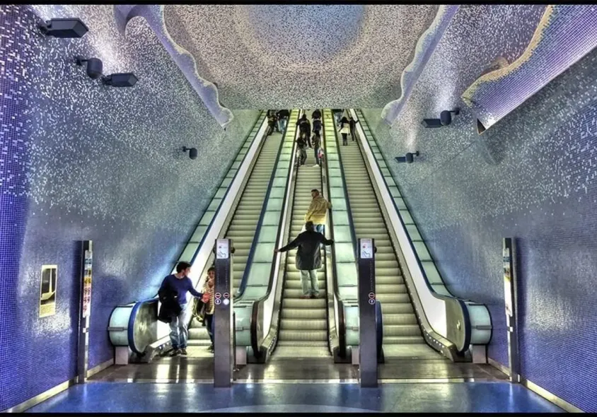 Private transfer service for route: Naples Central Station to Positano Private Transfer